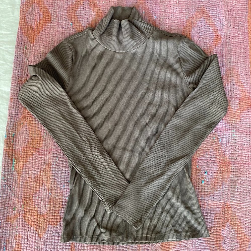 Lett Marseille Ribbed mock turtleneck in Taupe sz S
